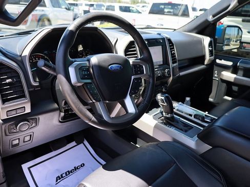 Used 2020 Ford F150 Lariat image 12