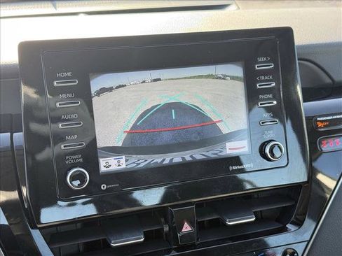 Used 2022 Toyota Camry SE image 12