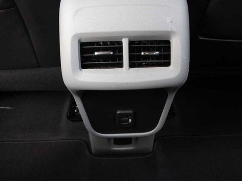 Used 2023 GMC Terrain SLT FWD image 31