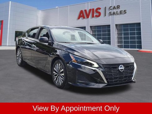 Used 2025 Nissan Altima 2.5 SV FWD image 3