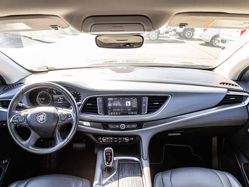 Used 2020 Buick Enclave Essence image 11