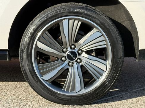 Used 2019 Lincoln Navigator Reserve image 27