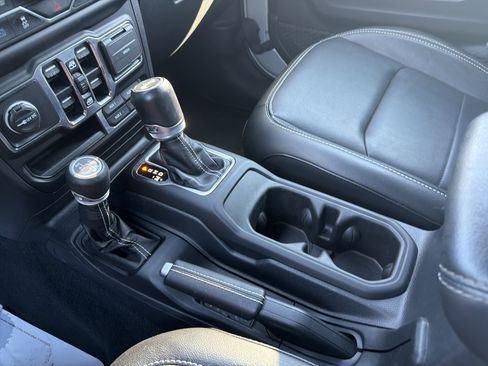 Used 2023 Jeep Wrangler Sahara w/ Cold Weather Group image 21