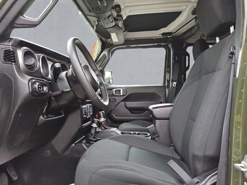 Used 2023 Jeep Gladiator Sport AWD/4WD image 9