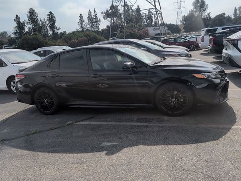 Used 2019 Toyota Camry SE FWD image 4
