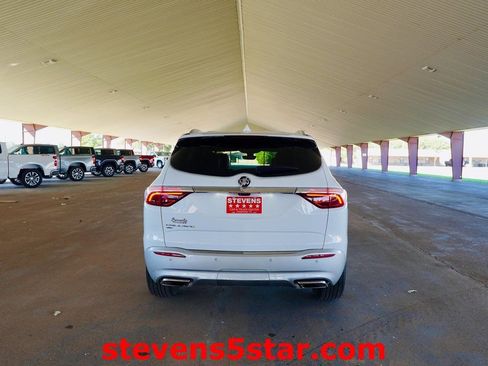 Used 2024 Buick Enclave Premium image 3