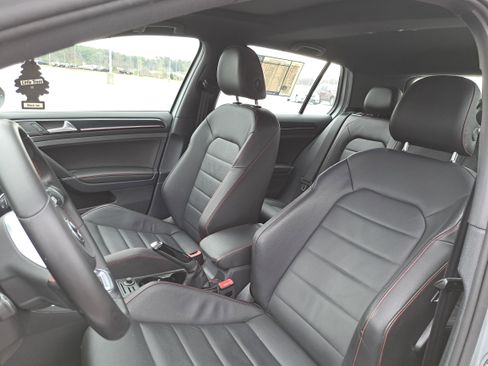 Used 2017 Volkswagen GTI SE image 14