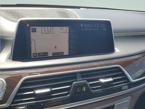 Used 2021 BMW 750i xDrive w/ Luxury Rear Seating Package AWD/4WD image 20