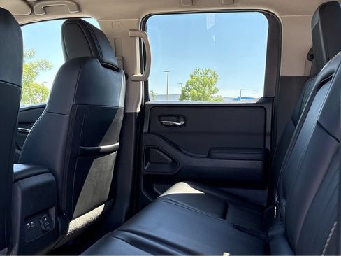 Used 2024 Nissan Frontier SL w/ Technology Package RWD image 14