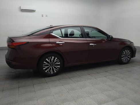 Used 2025 Nissan Altima 2.5 SV FWD image 10