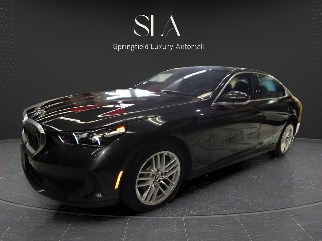 Used 2025 BMW 530i xDrive w/ Premium Package AWD/4WD image 4