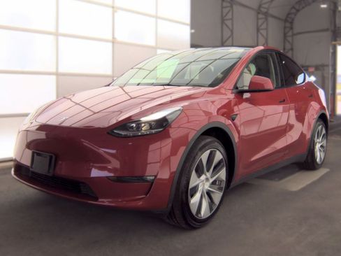 Used 2023 Tesla Model Y Long Range AWD/4WD image 1