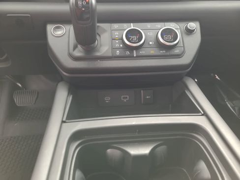Used 2024 Land Rover Defender 110 X-Dynamic SE image 25