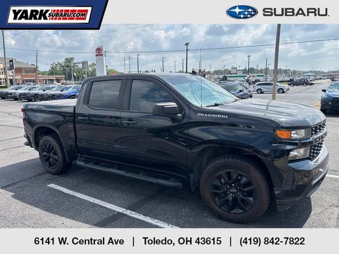Used 2020 Chevrolet Silverado 1500 Custom w/ Custom Value Package AWD/4WD image 1