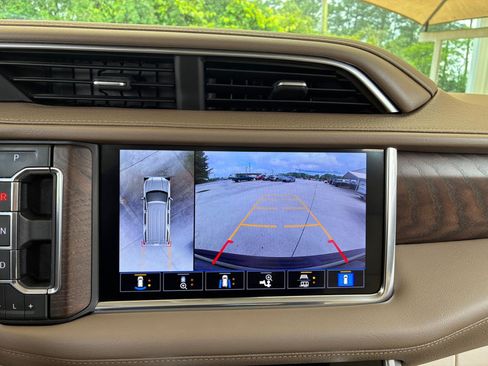 Used 2021 GMC Yukon Denali w/ Advanced Technology Package AWD/4WD image 24
