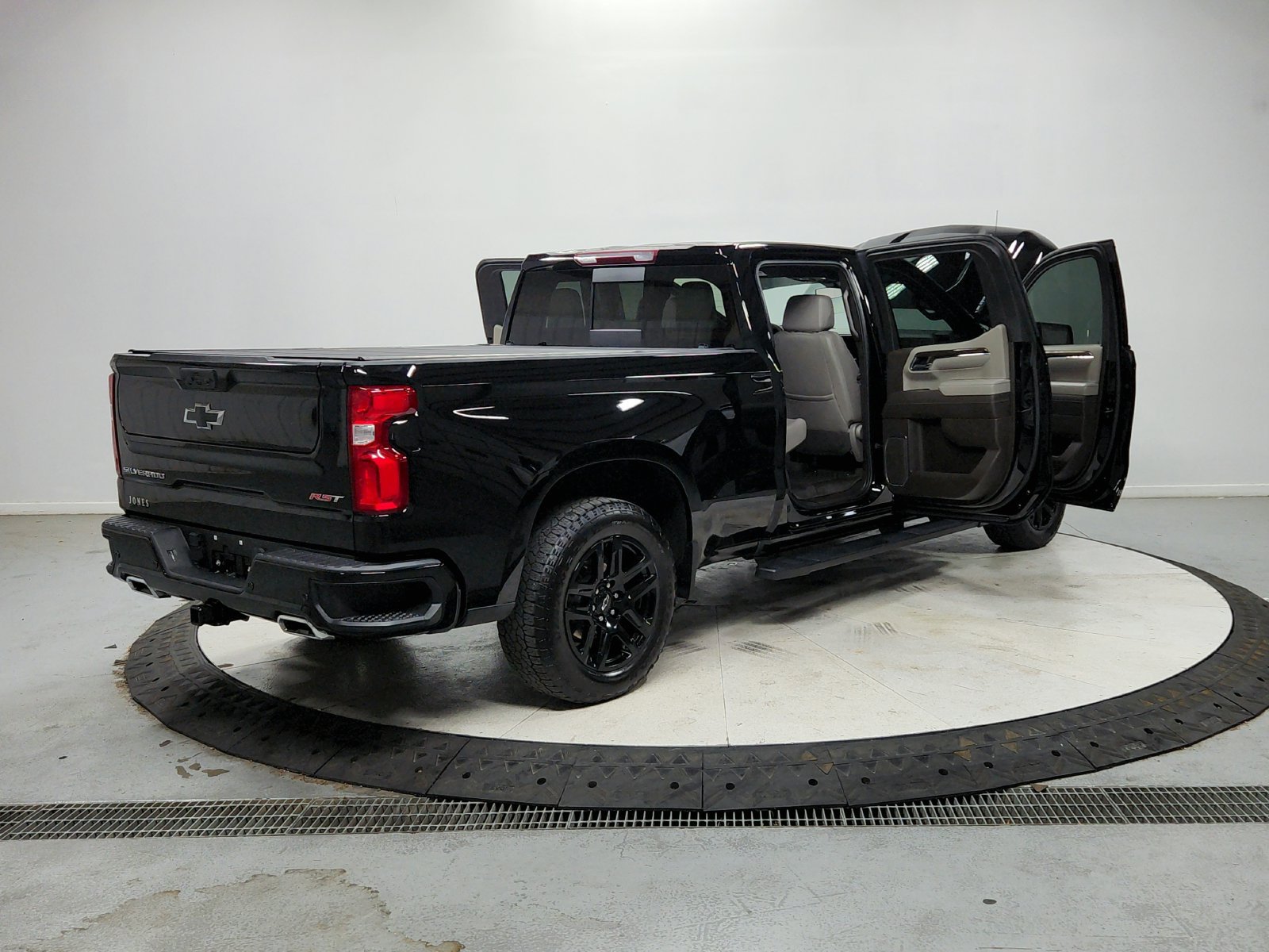Used 2024 Chevrolet Silverado 1500 RST AWD/4WD image 16
