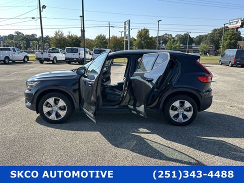 Used 2020 Volvo XC40 T5 Momentum image 28