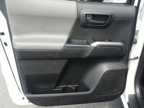 Used 2021 Toyota Tacoma SR5 AWD/4WD image 18