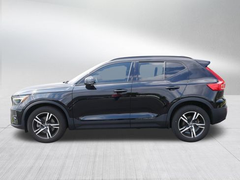 Used 2023 Volvo XC40 B5 Plus w/ Climate Package AWD/4WD image 4