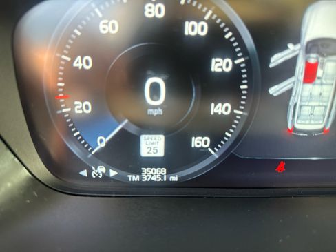 Used 2022 Volvo XC90 T6 Momentum w/ Advanced Package image 14