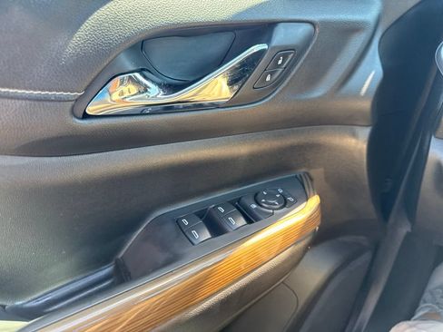 Used 2019 GMC Acadia SLE FWD image 25