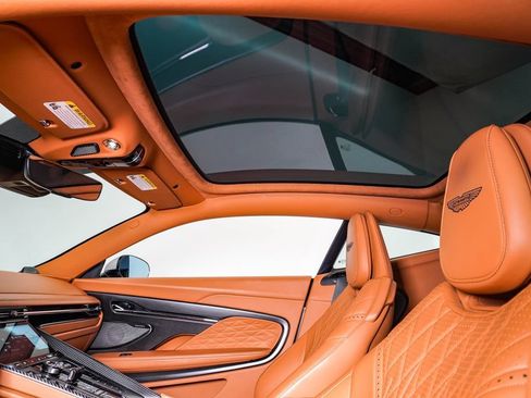 Used 2025 Aston Martin DB12 Coupe RWD image 22