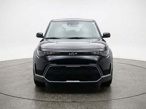 Used 2025 Kia Soul LX w/ LX Technology Package image 2