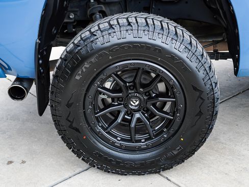 Used 2019 Toyota Tundra Limited w/ Limited Premium Package AWD/4WD image 11