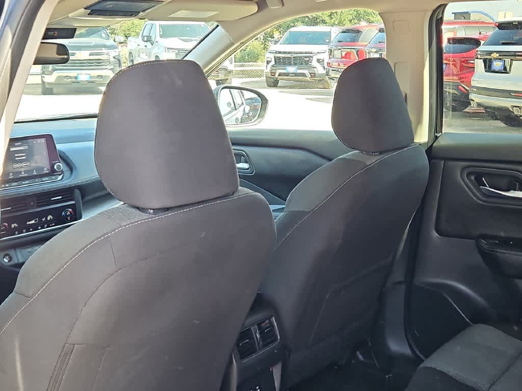 Used 2025 Nissan Rogue SV FWD image 16
