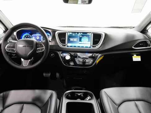 New 2026 Chrysler Voyager LX image 13