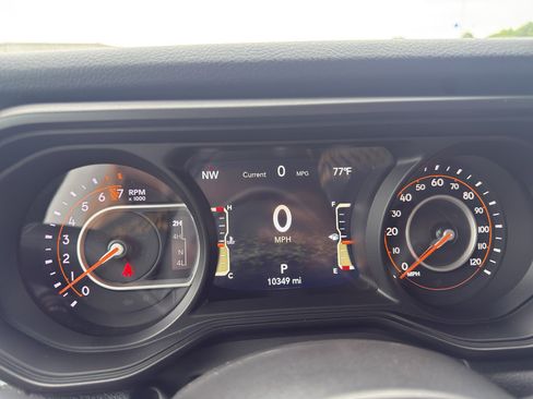 Used 2024 Jeep Gladiator Sport AWD/4WD image 13