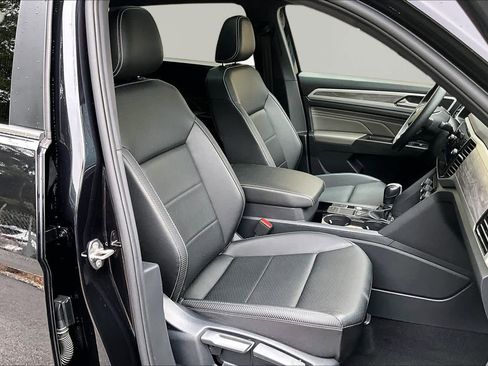 Used 2023 Volkswagen Atlas Cross Sport SE w/ Panoramic Sunroof Package FWD image 9