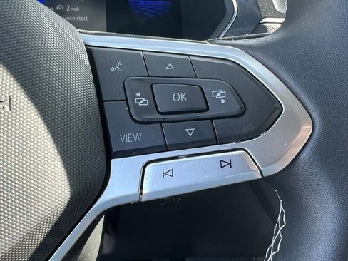 Used 2022 Volkswagen Tiguan SE image 28