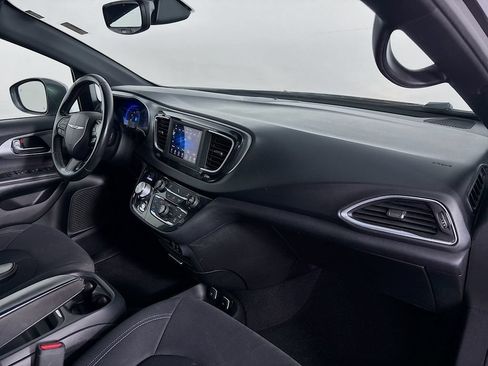 Used 2019 Chrysler Pacifica Touring Plus w/ S Appearance Package FWD image 29