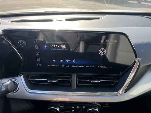 New 2026 Chevrolet Trax LT w/ Sunroof Package image 7