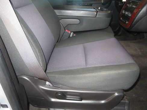 Used 2013 Chevrolet Avalanche LS image 36