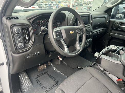 Used 2022 Chevrolet Silverado 2500 Custom w/ Custom Convenience Package image 10