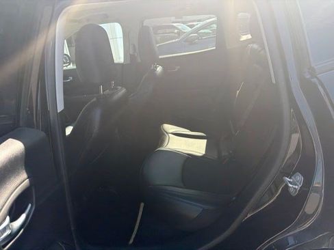 Used 2020 Jeep Compass Latitude AWD/4WD image 8