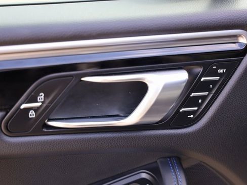 Used 2022 Porsche Macan image 24