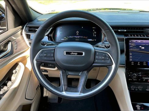 Used 2023 Jeep Grand Cherokee 4WD 4xe image 9