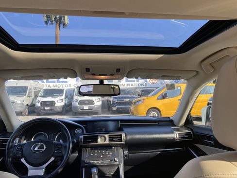 Used 2016 Lexus IS 200t image 17