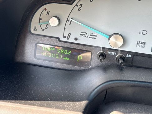 Used 2002 Ford Thunderbird RWD image 18