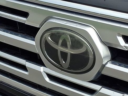 Used 2018 Toyota Tacoma Limited AWD/4WD image 30
