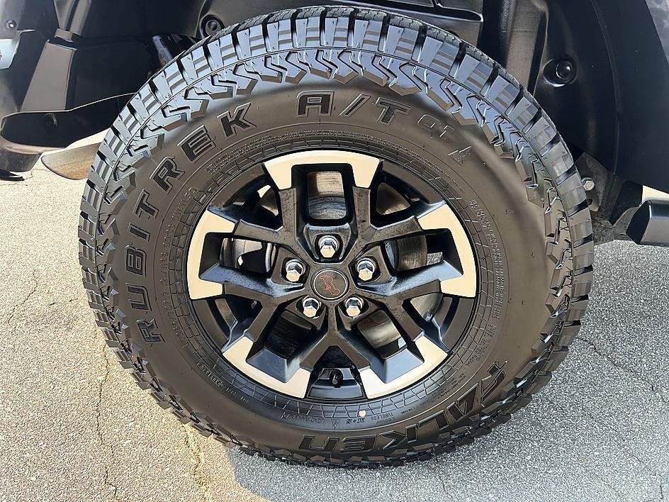 Used 2025 Jeep Wrangler Unlimited Rubicon AWD/4WD image 11