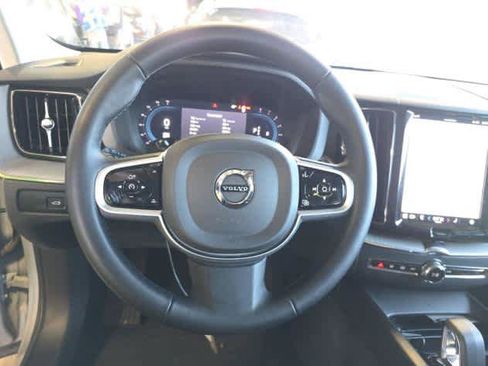 Used 2025 Volvo XC60 B5 Plus image 10