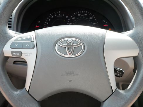 Used 2009 Toyota Camry LE FWD image 26