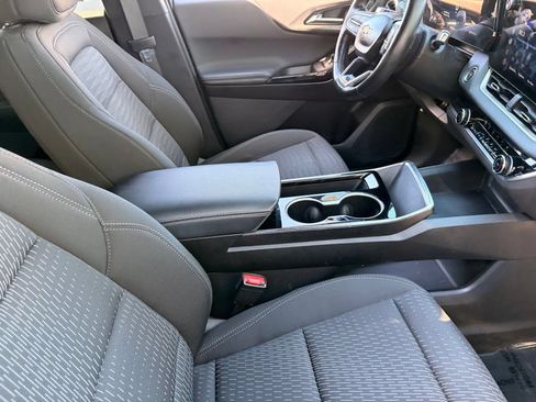 Used 2025 Chevrolet Equinox LT FWD image 12