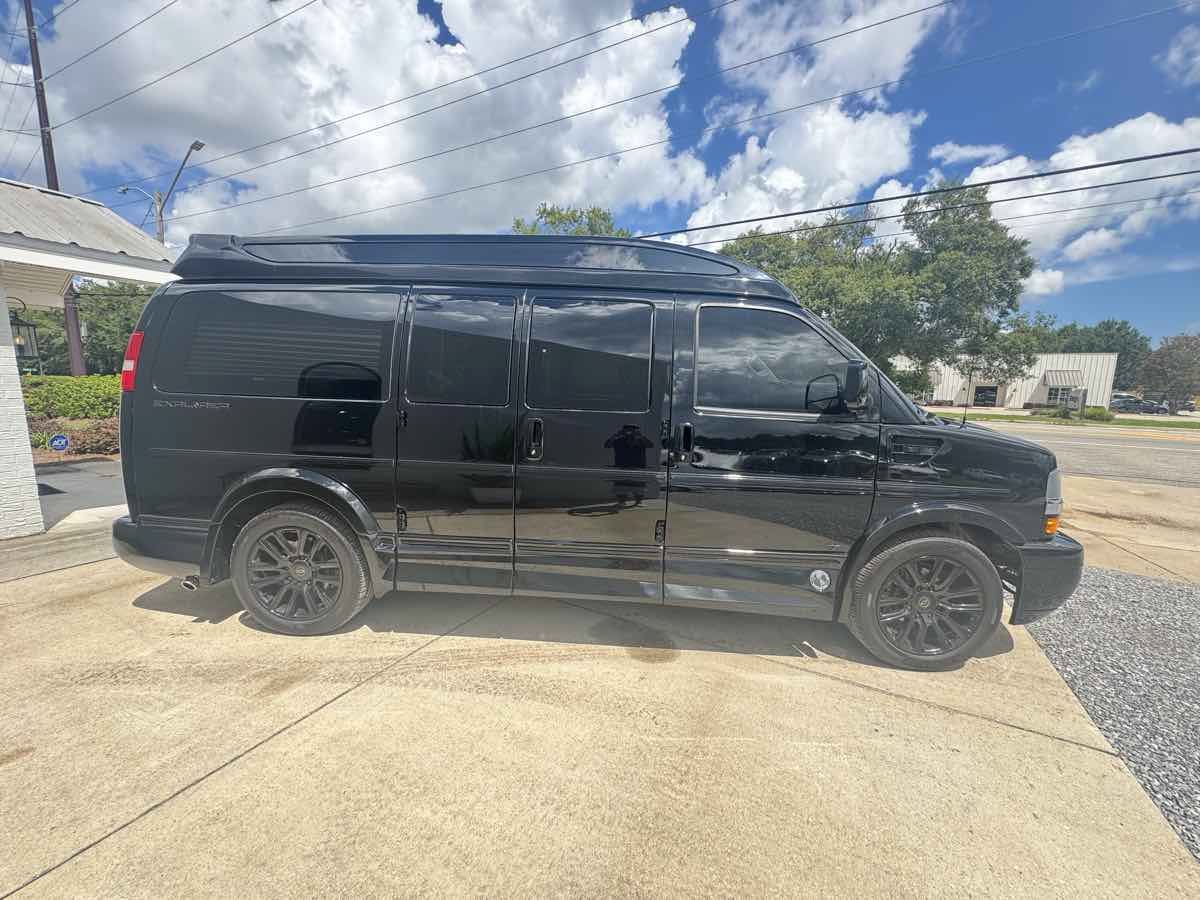 Used 2021 Chevrolet Express 2500 w/ Enhanced Convenience Package RWD image 5