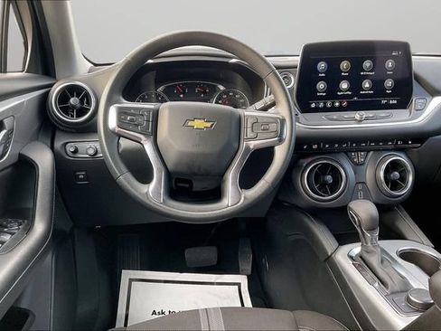 Used 2025 Chevrolet Blazer LT AWD/4WD image 5