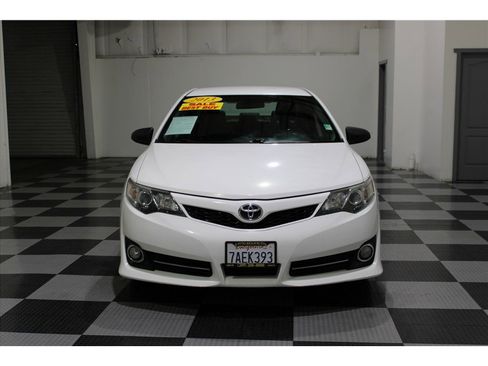 Used 2013 Toyota Camry XLE image 2